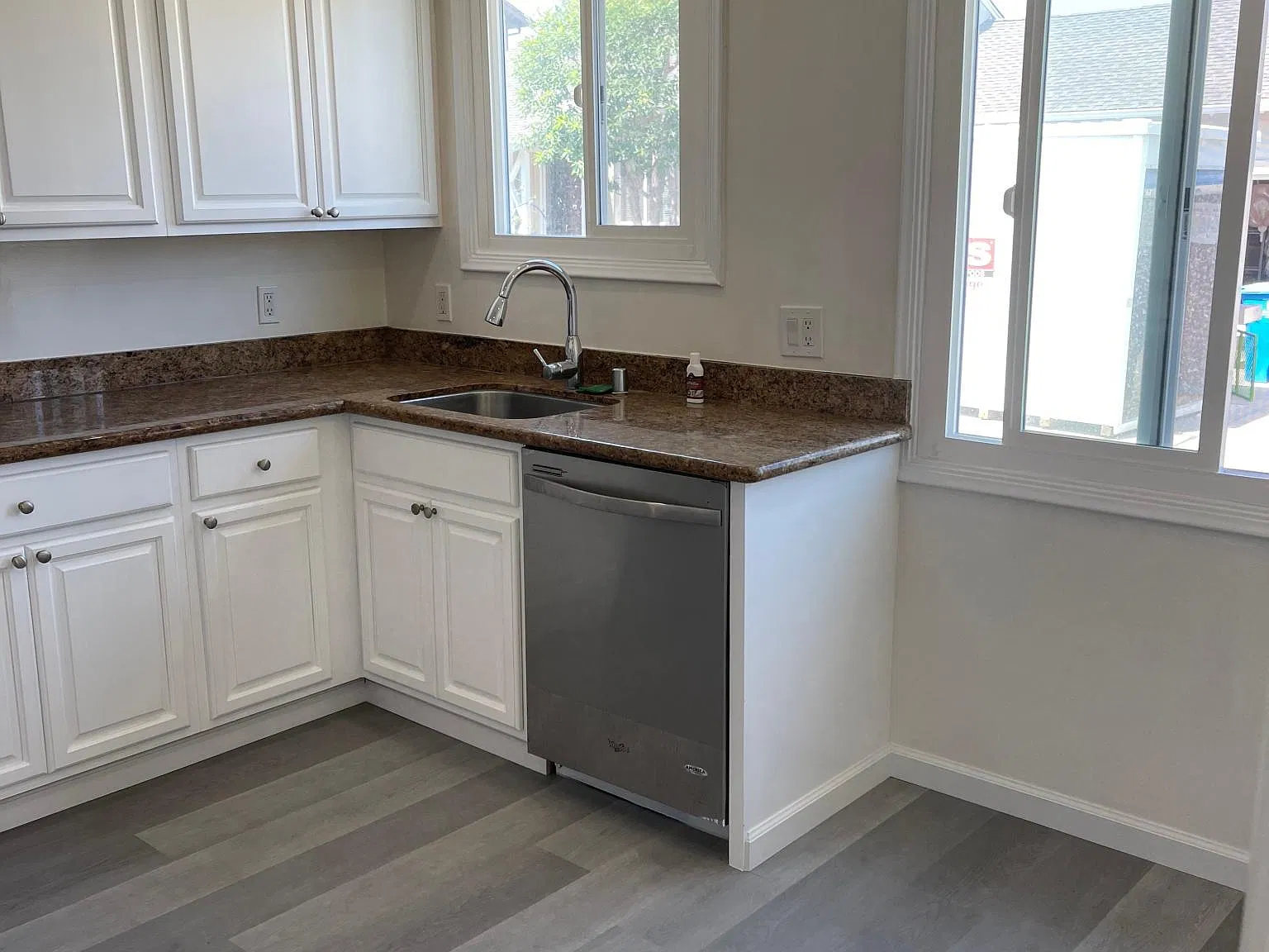 2 bed, 1000 sqft, $3,850 — Photo 1