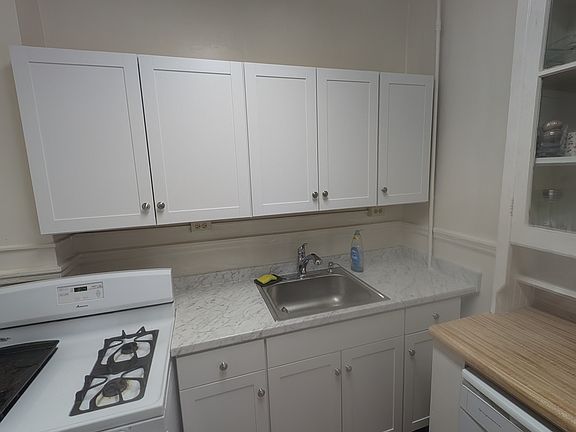 5th image of 10 S Arthur Ashe Blvd #4