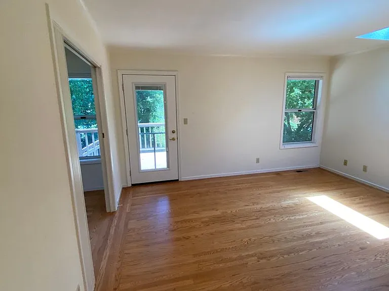 242 Stanford Ave — Photo 12