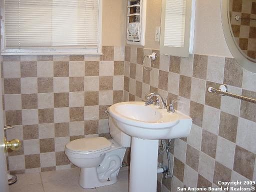 5th image of 459 Sharon Dr