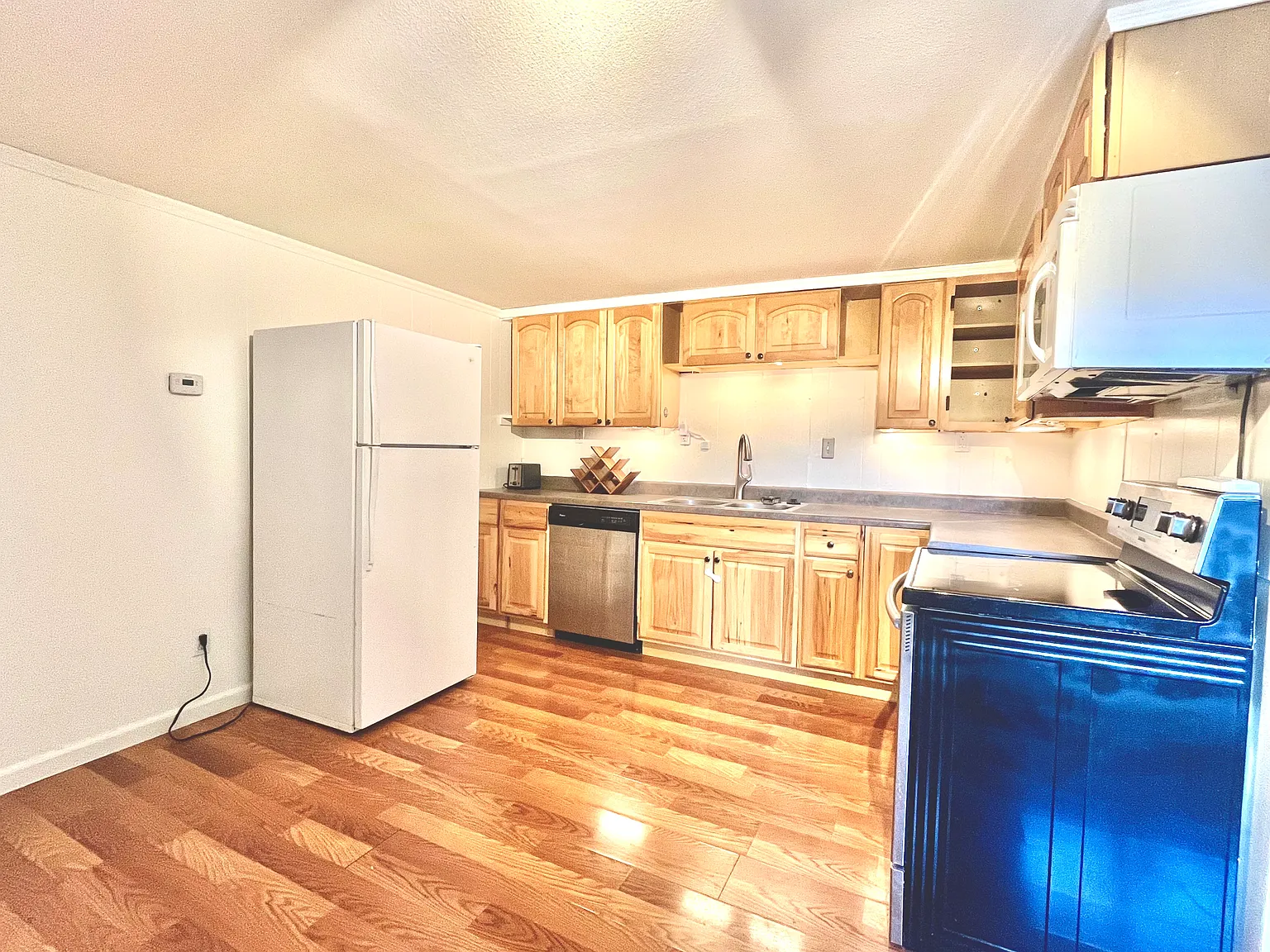 3 bed, 1260 sqft, $2,450 — Photo 4