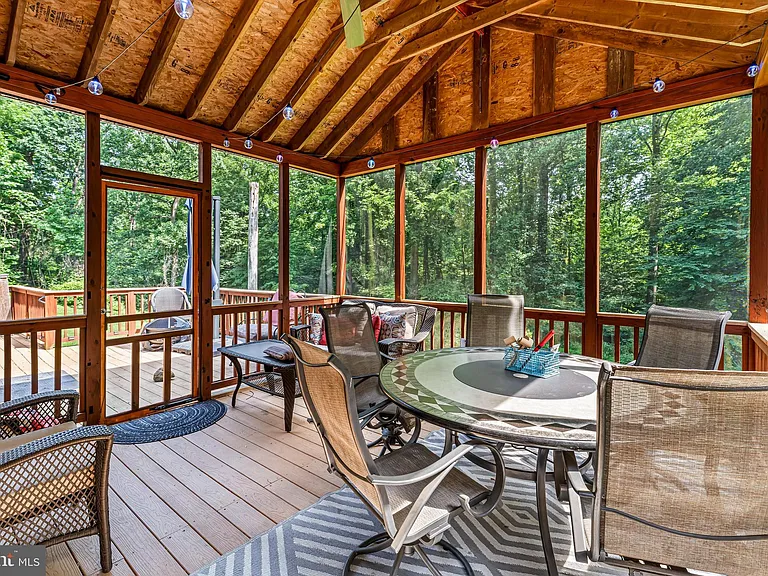 10870 Hammond Dr — Photo 18