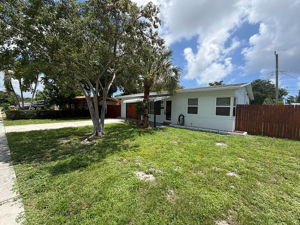 2550 NE 7th Ter