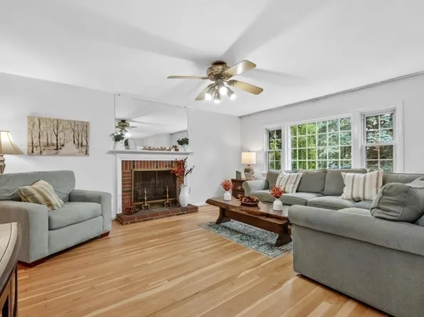 12 Wildwood Ln, Waltham, MA 02451