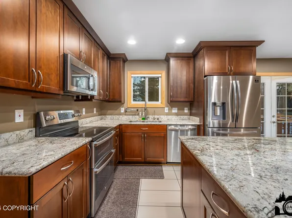 8521 Rosalind St, Anchorage, AK 99507