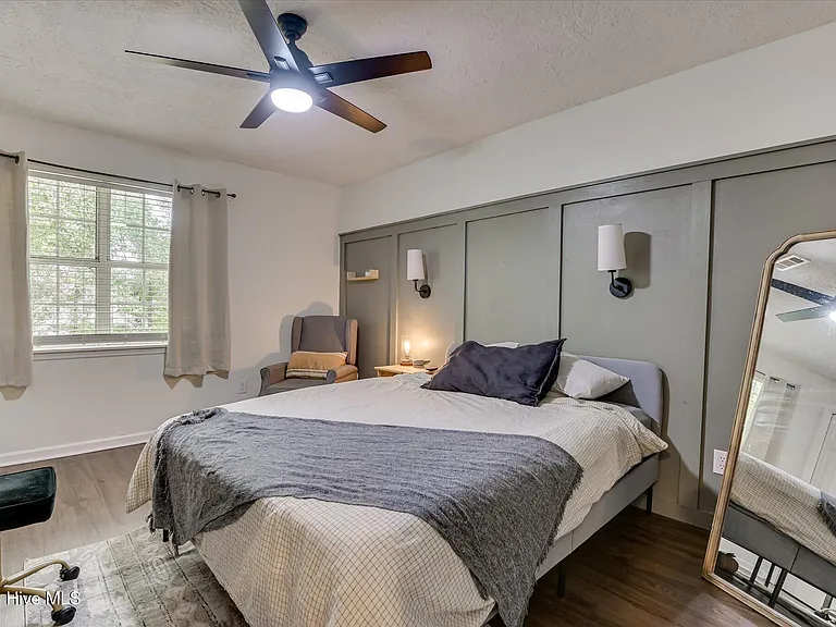 1084 Severn Dr — Photo 26