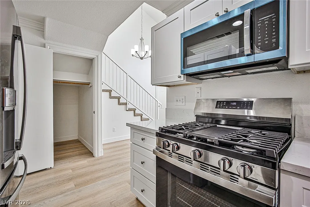 2 bed, 2.0 bath, 1089 sqft, $1,550 — Photo 3