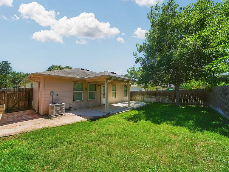 320 Longhorn Way — Photo 34