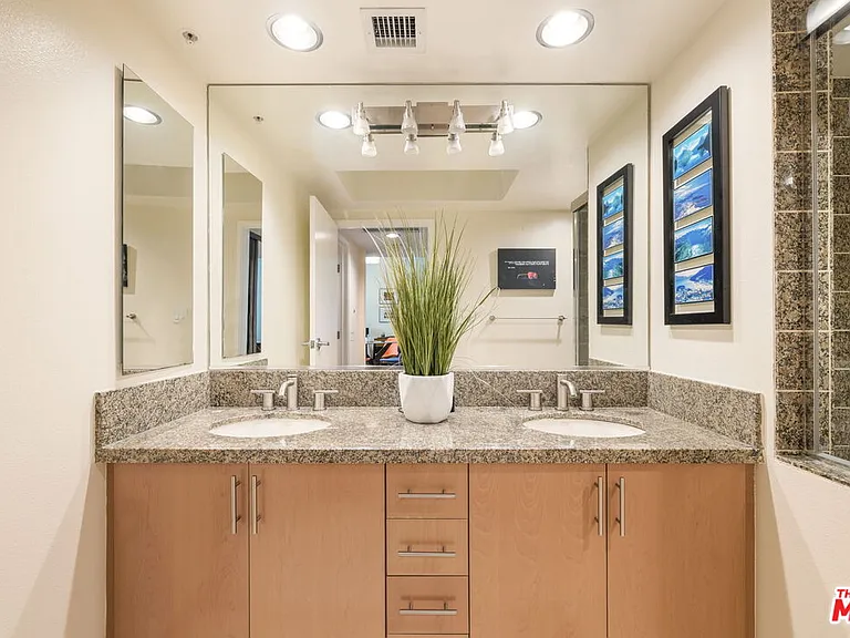 13700 Marina Pointe Dr #415 — Photo 13