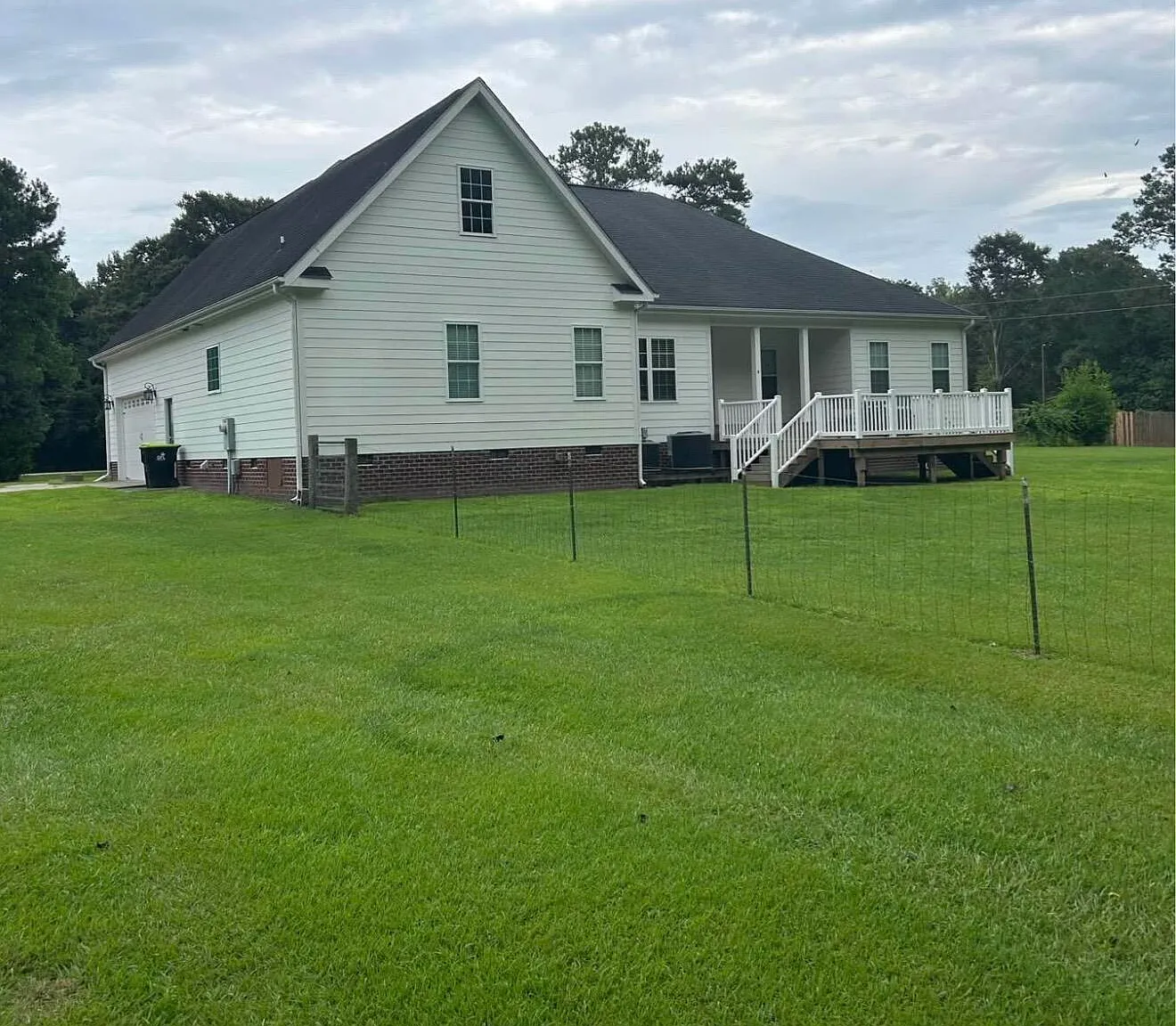 3 bed, 3.0 bath, 2506 sqft, $2,100 — Photo 3