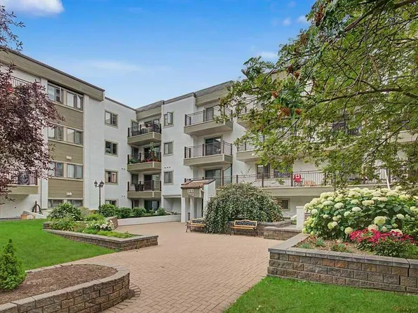 723 W 57th Ave SW #102, Calgary, AB T2V 4Z3