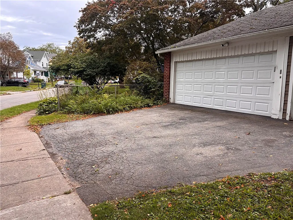 2 bed, 1.0 bath, 1296 sqft, $1,900 — Photo 4