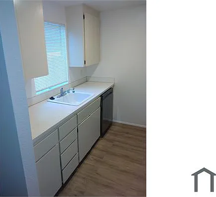 2 bed, 1000 sqft, $2,395 — Photo 2