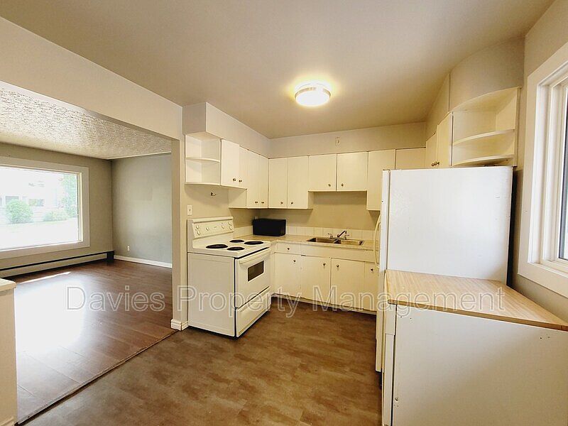 13540 Woodcroft Ave NW, Edmonton, AB T5M 3L9 Zillow