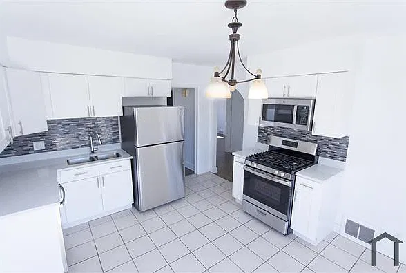 2 bed, 1150 sqft, $1,625 — Photo 1