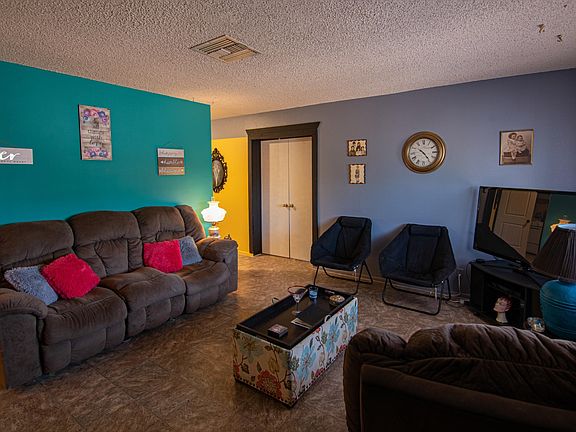 2 Livingroom 1 (1 of 1)