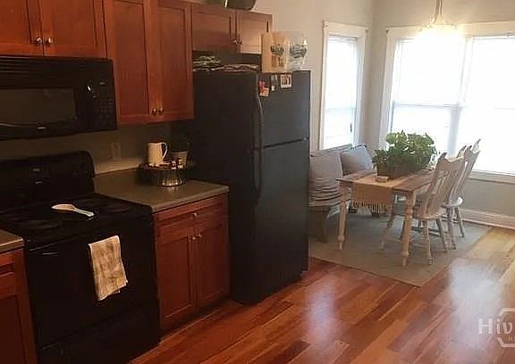4th image of 2060 Lakeside Dr
