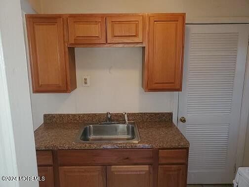5th image of 235 Bay Ave #23