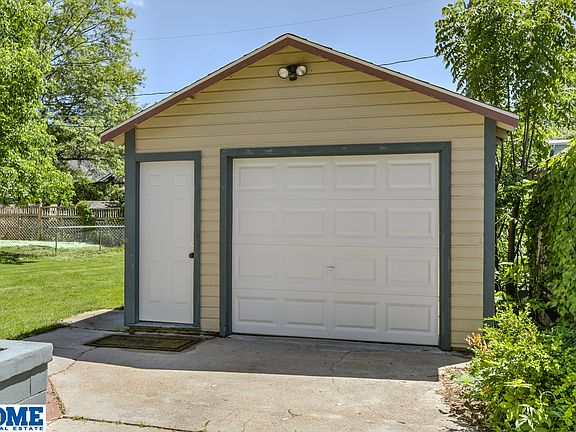 3rd image of 624 S 32nd St