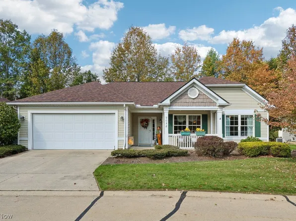 9058 W Windsor Dr, Olmsted Falls, OH 44138