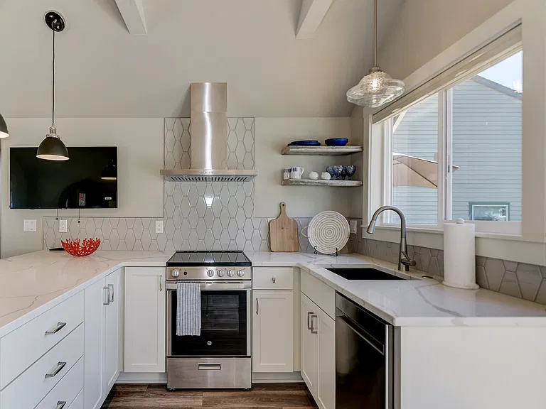7419 Boston Harbor Rd NE — Photo 10