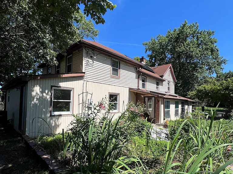 626 Clark Ave — Photo 2