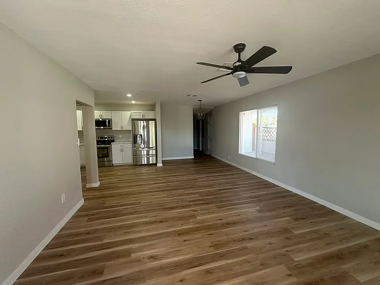 5608 S 16th Pl — Photo 2