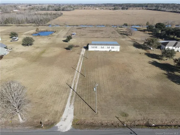 18326 Foreman Rd, Iowa, LA 70647