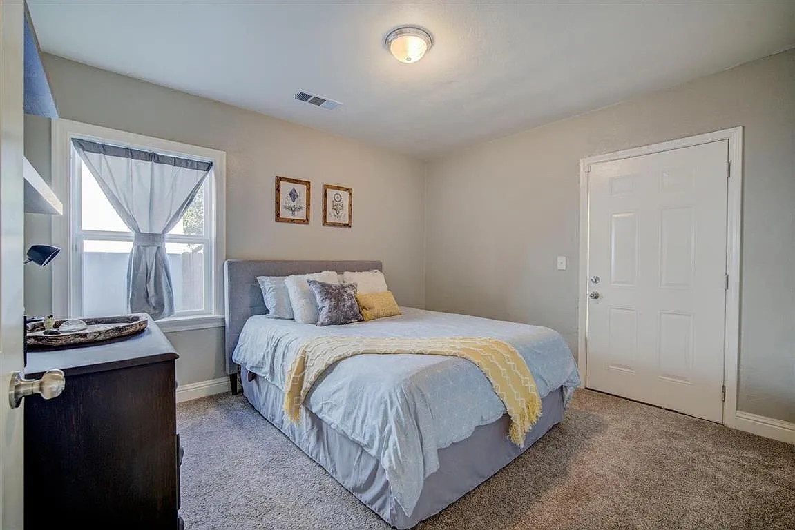 2 bed, $1,800 — Photo 1