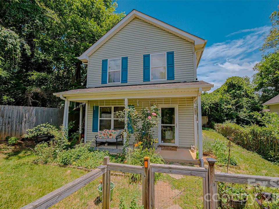 1st image of 7 Dogwood Ln