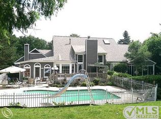 2458 Harness, West Bloomfield, MI 48324