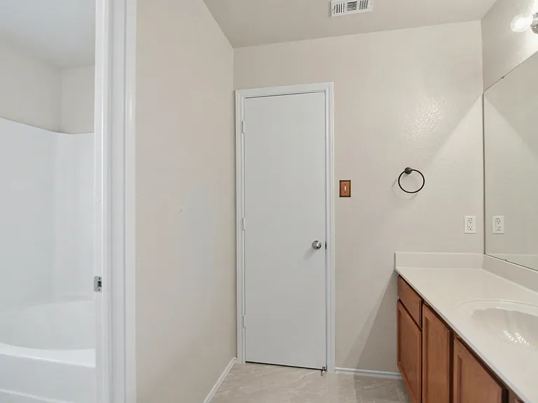 3304 Regency Ct — Photo 13