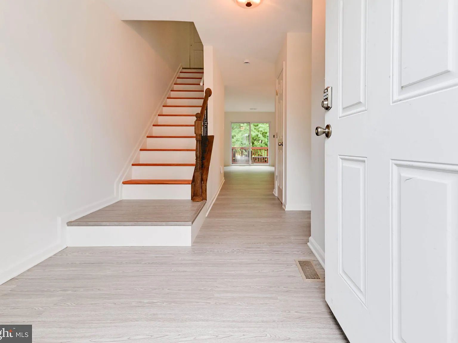3 bed, 2.5 bath, 1610 sqft, $2,600 — Photo 3