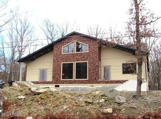 101 Appaloosa Dr, Hawley, PA 18428