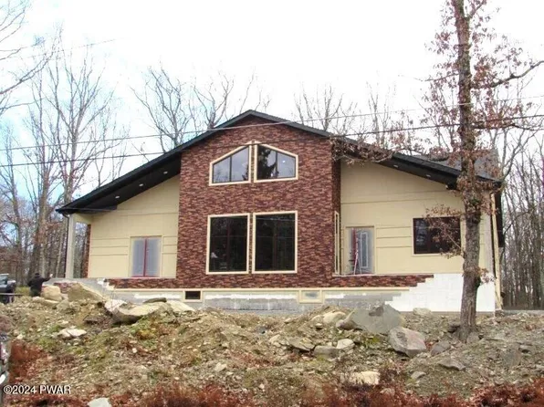 101 Appaloosa Dr, Hawley, PA 18428