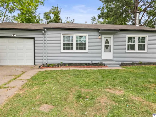 7307 La Vista Dr, La Vista, NE 68128