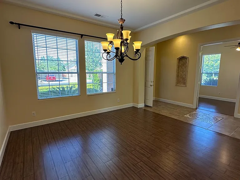 768 Quincy Ave — Photo 6