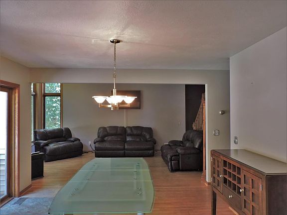 4th image of 15190 Oakwood Dr