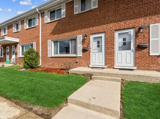 1036 N Boxwood Dr #B, Mount Prospect, IL 60056