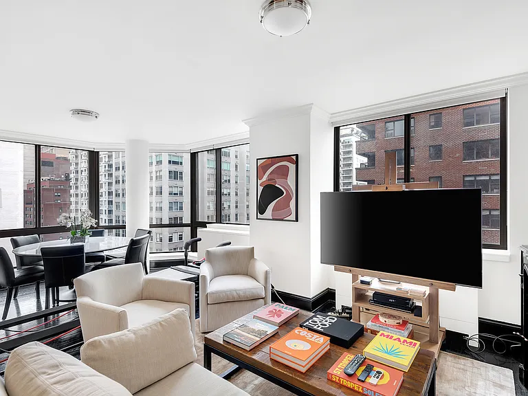 300 E 64th St #11A — Photo 2