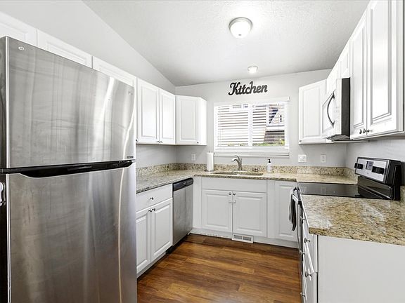 5th image of 2678 S Twain Dr W
