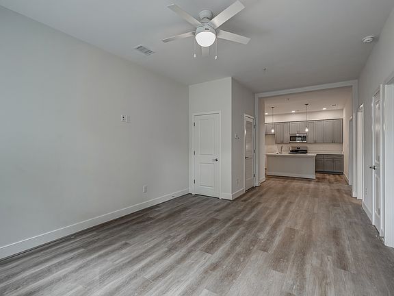 4th image of 4028 Macarthur Ave #1