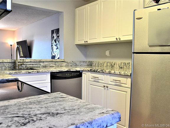 3rd image of 9488 Palm Cir S