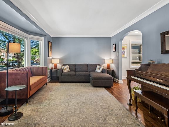 5th image of 6155 N Melvina Ave