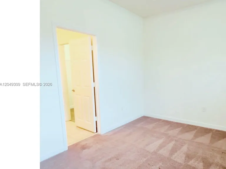 132 NE 24th Ave — Photo 14
