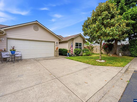2nd image of 347 NE Fircrest Pl