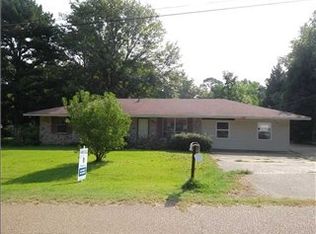 198 NW 4th St, Flora, MS 39071