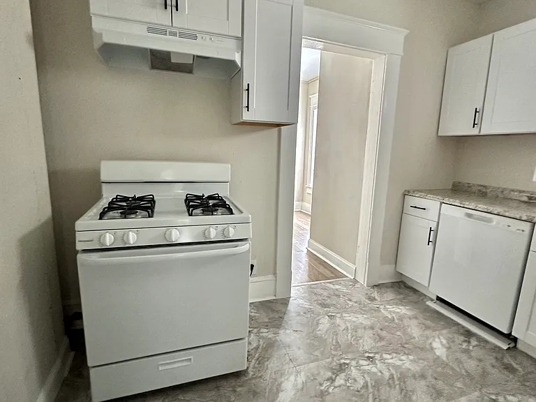 306 E 12th St #108 — Photo 10