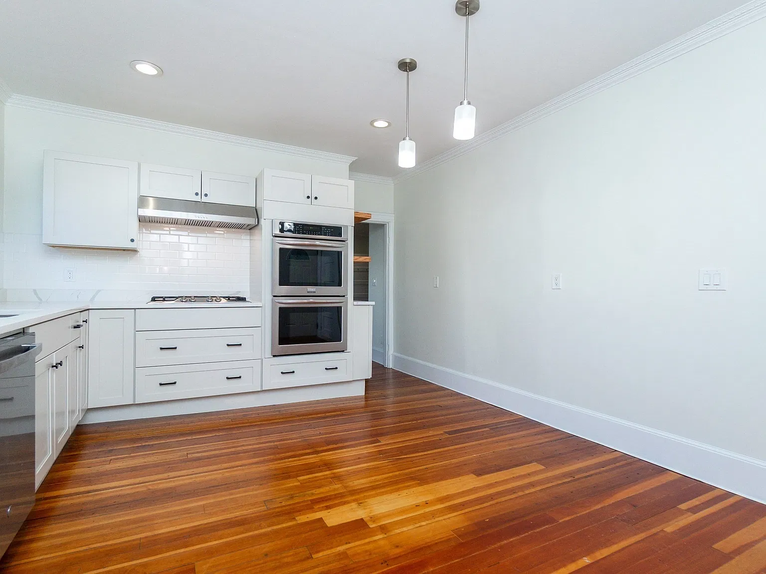 2 bed, 1.0 bath, 1048 sqft, $2,650 — Photo 3
