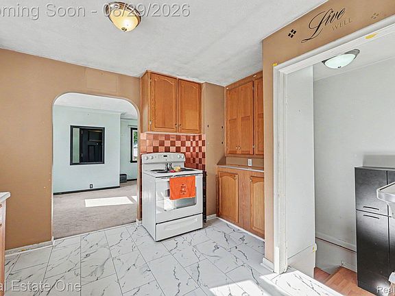 5th image of 543 Atwater St